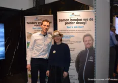 Joost van den Berg en Saskia Jouwersma van Rainlevelr op de foto met Wilko.